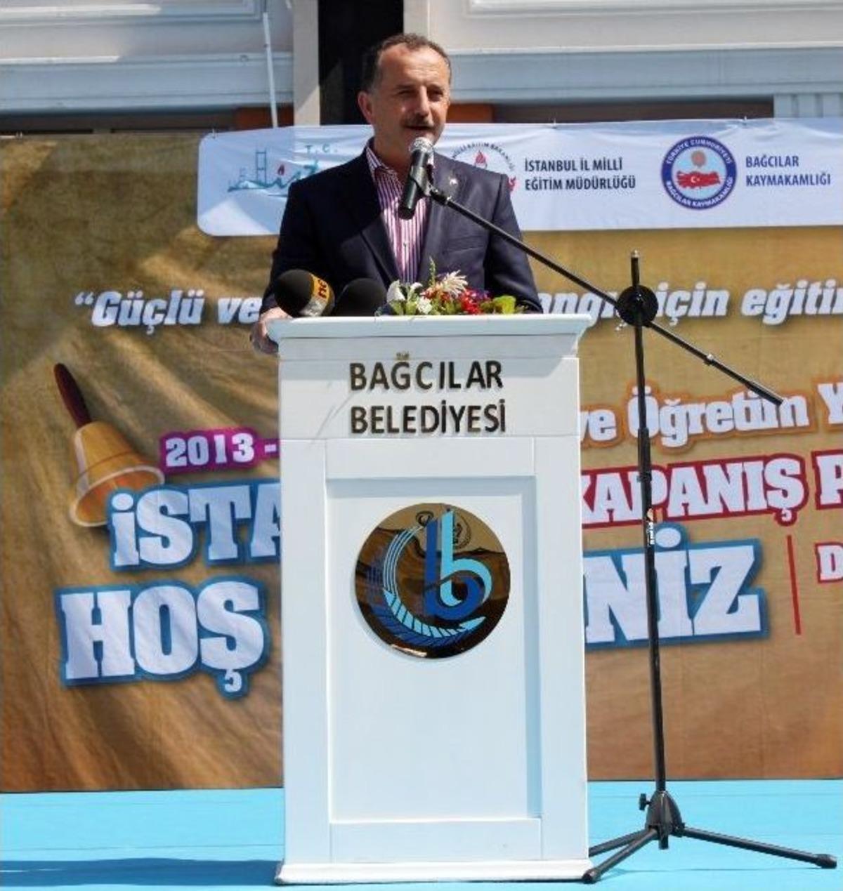 Karnelerini Alan &Ccedil;ocuklar Havuza Koştu