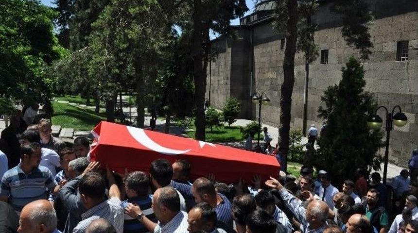 İskelenin &Ccedil;&ouml;kmesi Sonucunda &Ouml;len Beki G&uuml;neş Toprağa Verildi