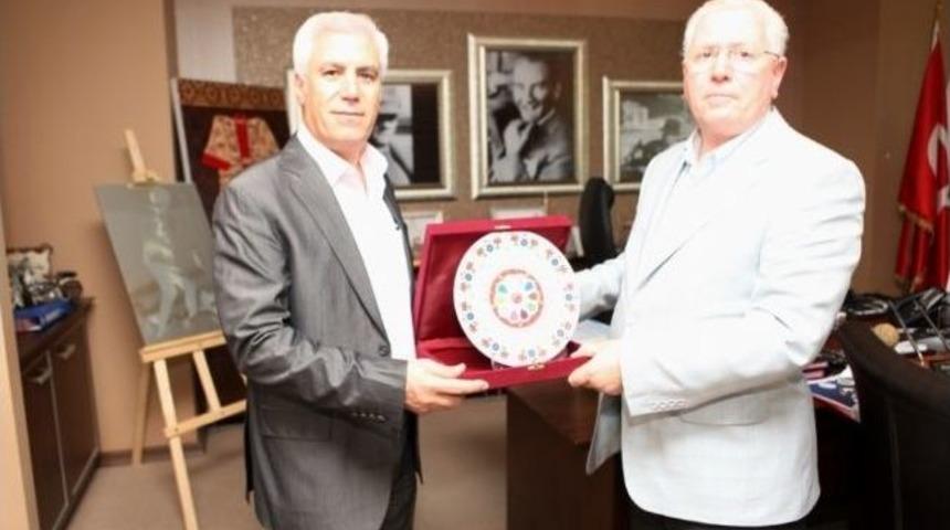 Bozbey&rsquo;e Geleneksel Spor&rsquo;dan Plaket