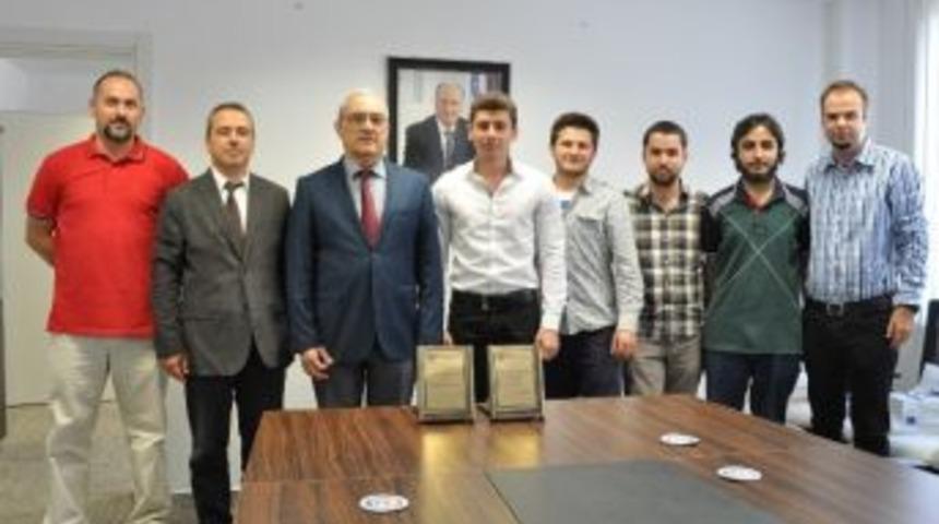 İzmir &Uuml;niversitesi Finale Adını Yazdırdı