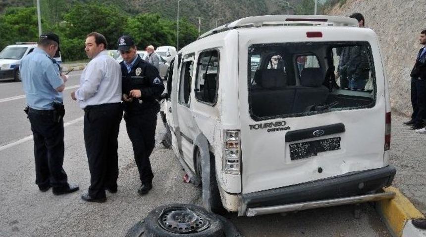 G&uuml;m&uuml;şhane&rsquo;de Trafik Kazası: 6 Yaralı