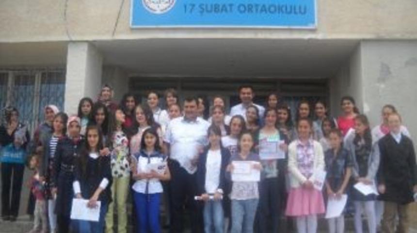 &Ouml;ğrencilerin Karne Sevinci