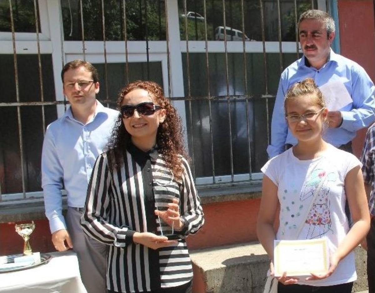 &Ouml;ğretmeni Yazdı, &Ouml;ğrencisi &Ouml;d&uuml;l Aldı