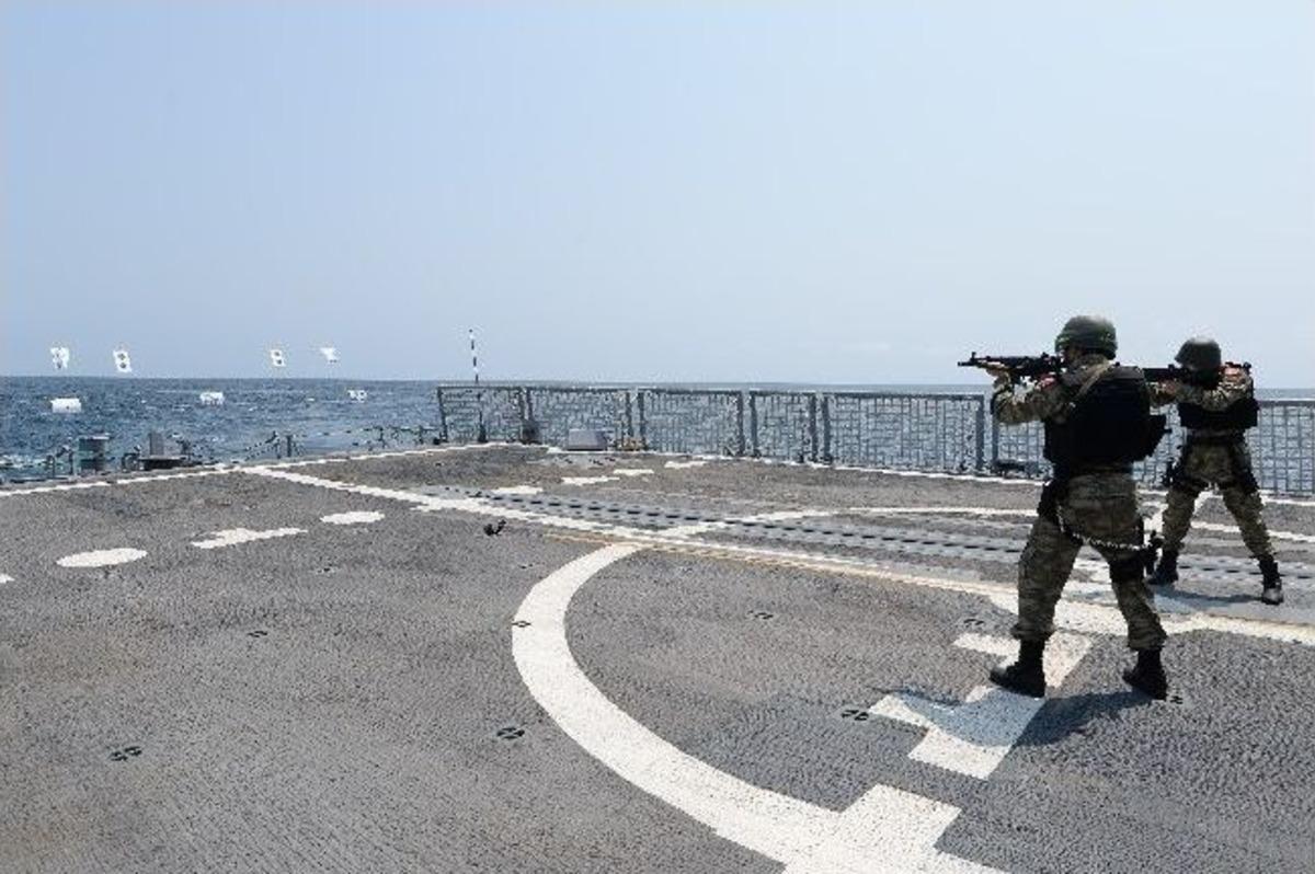 Barbaros T&uuml;rk Deniz G&ouml;rev Grubu Aden K&ouml;rfezinde Kuş U&ccedil;urtmuyor