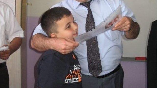 Kaymakam Oğluna Karne Verdi