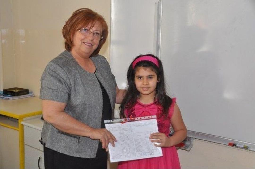 Gaziantep Kolej Vakfı&rsquo;nda &Ouml;ğrencilerin Karne Sevinci