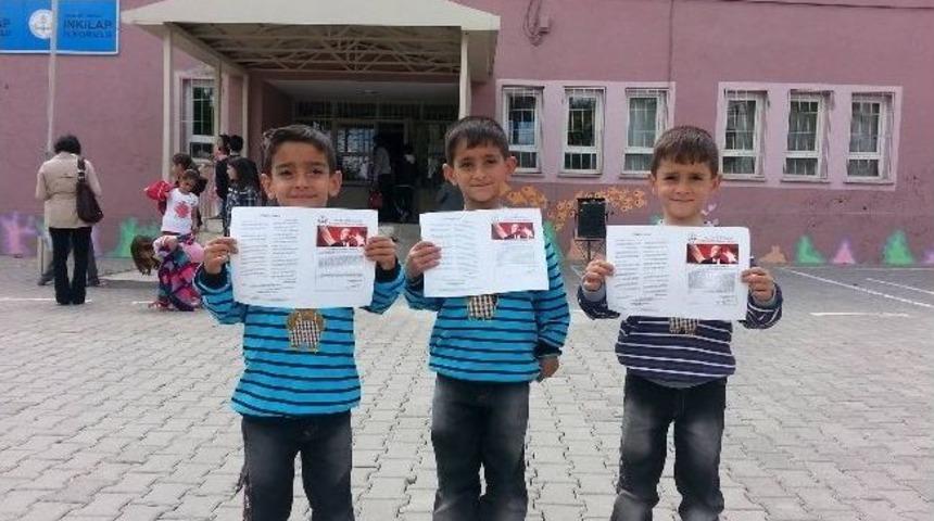 Aşkaleli &Uuml;&ccedil;&uuml;zlerin Karne Sevinci