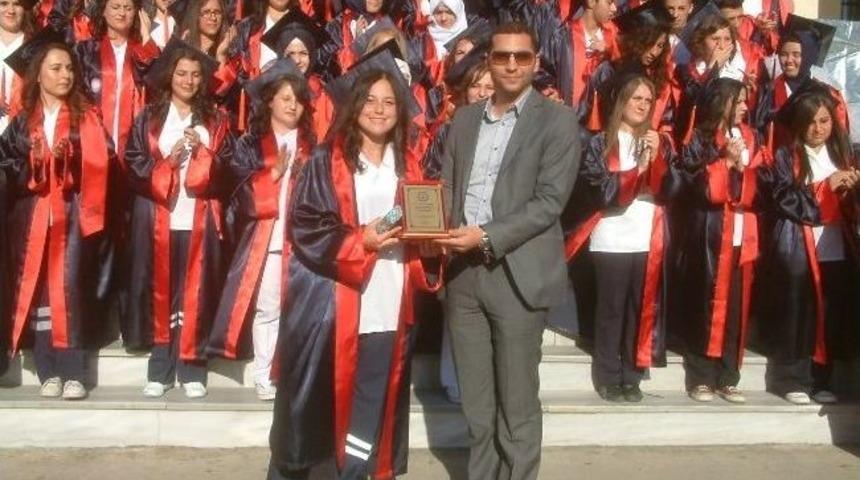 Burhaniye&rsquo;de 94 Sağlık&ccedil;ıya Mezuniyet T&ouml;reni