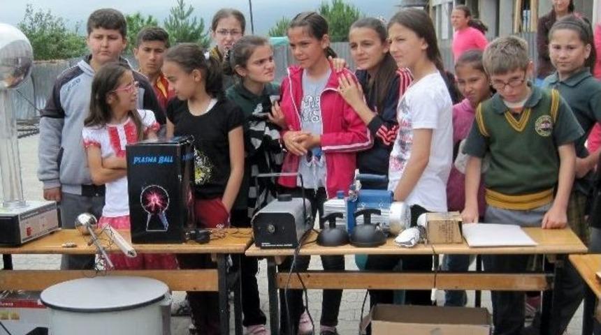 &Ouml;ğrenciler K&ouml;y K&ouml;y Dolaşığ Bilimi Sevdiriyor