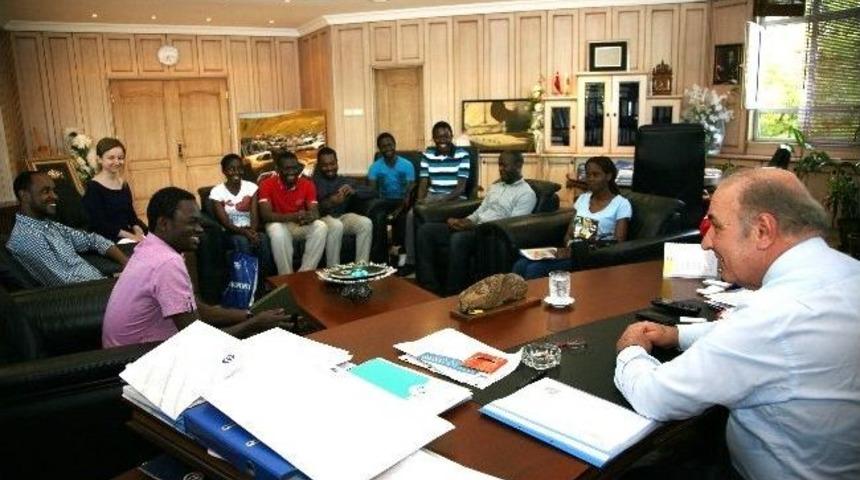 Afrikalı &Ouml;ğrenciler Birliği&rsquo;nden Rekt&ouml;r Coşkun&rsquo;a Ziyaret