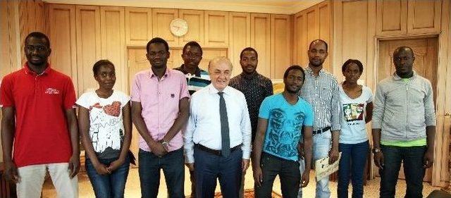 Afrikalı &Ouml;ğrenciler Birliği&rsquo;nden Rekt&ouml;r Coşkun&rsquo;a Ziyaret 2