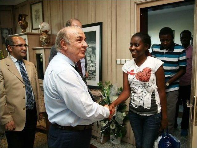 Afrikalı &Ouml;ğrenciler Birliği&rsquo;nden Rekt&ouml;r Coşkun&rsquo;a Ziyaret 3