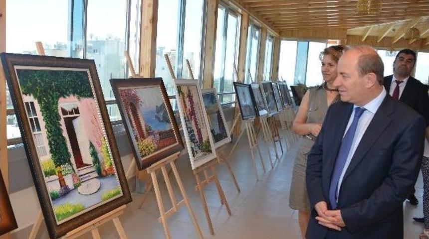 Vali &Ouml;zt&uuml;rk, Kursiyerlerin Resim Sergisini Gezdi