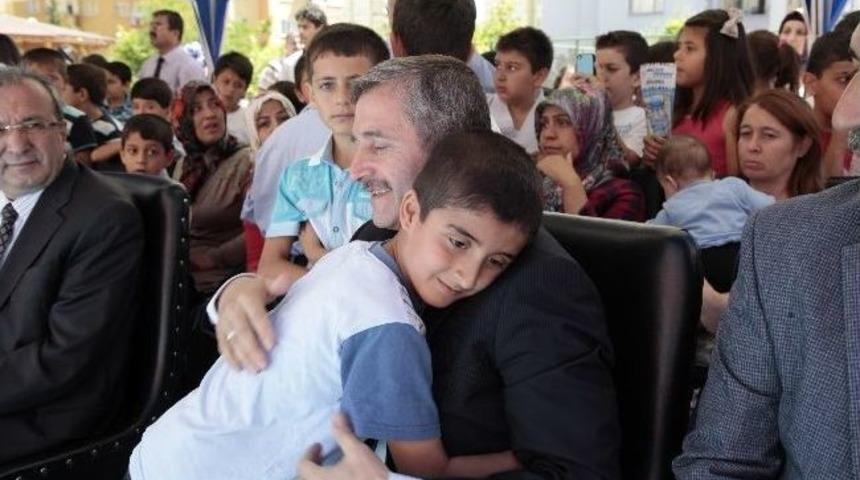 Başkan Tahmazoğlu &Ouml;ğrencilerin Sevin&ccedil;lerini Paylaştı