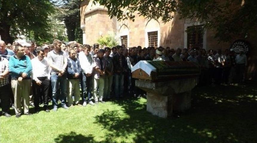 İş Kazasında Hayatını Kaybeden Boz&uuml;y&uuml;kl&uuml; Gen&ccedil; Toprağa Verildi