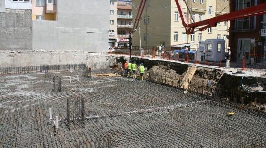 K&uuml;lt&uuml;r Merkezi&rsquo;nin Zemin Betonu Atılıyor