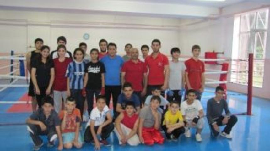 Alt Ve &Uuml;st Minikler T&uuml;rkiye Boks Şampiyonası