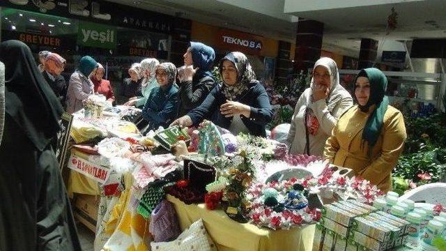 Tatvan’da Yetimler Yararına Kermes Ve Sergi