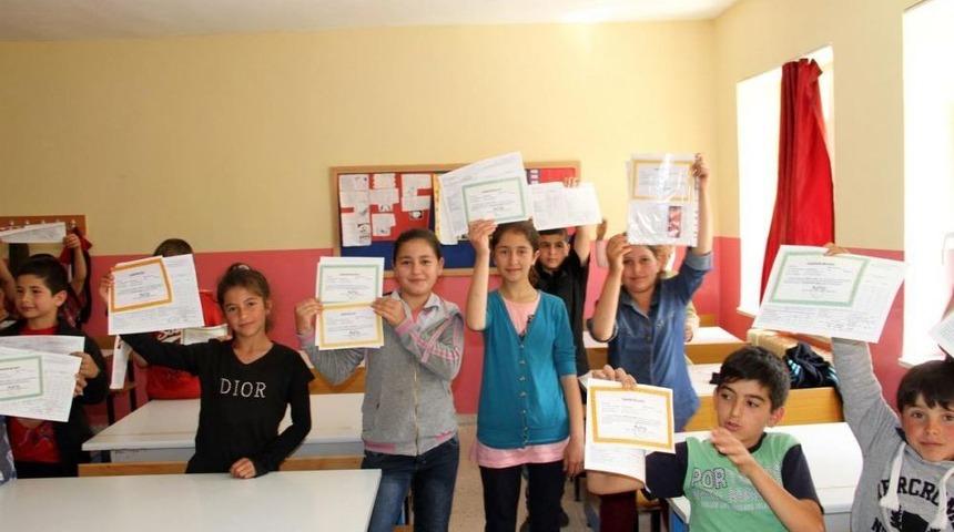 &Ouml;ğrencilerin Karne Heyecanı