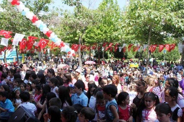 Beylikdüzülü Öğrenciler ‘karne Şenliği’nde Doyasıya Eğlendi