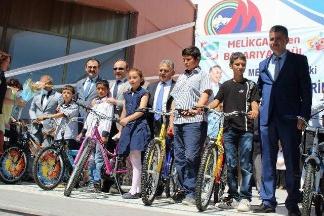 Melikgazi Belediyesi’nden Anlamlı Hediye