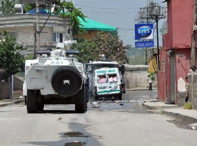 Cenaze Aracını Ateşe Verdiler