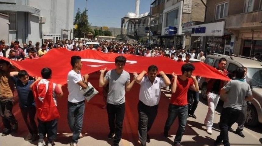 Yerk&ouml;y &Uuml;lk&uuml; Ocakları Bayrağa Saygı Y&uuml;r&uuml;y&uuml;ş&uuml; D&uuml;zenledi