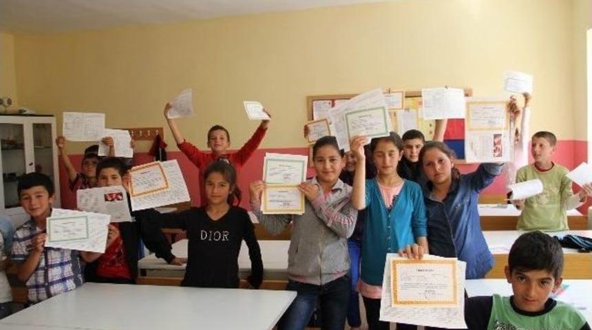 Suşehri&rsquo;nde 5 Bin 400 &Ouml;ğrenci Karne Aldı