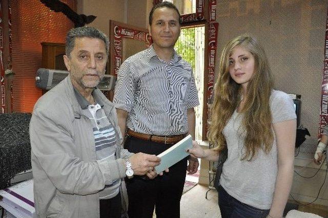 Lise &Ouml;ğrencisi Korkmaz Yeni Şiir Kitabını Tanıttı 1