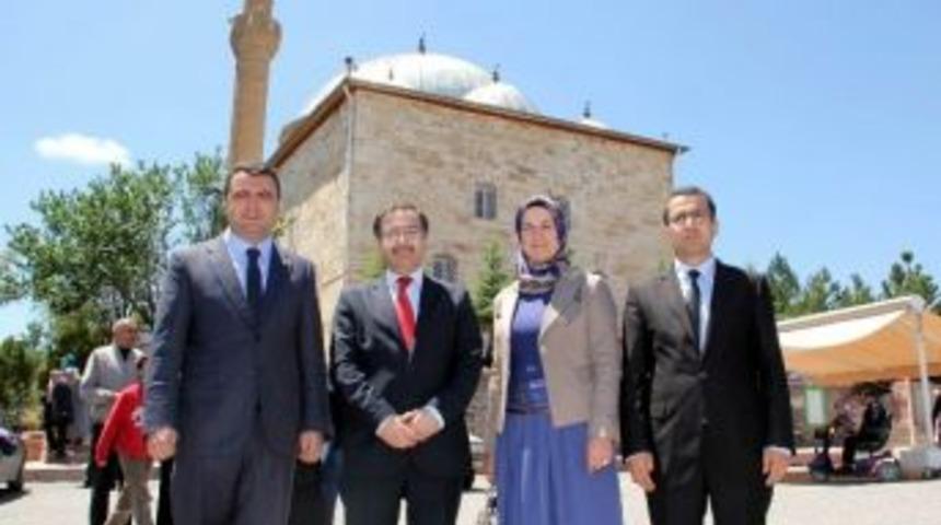 Ak Partililer Vatandaşlara Lokma Dağıttı