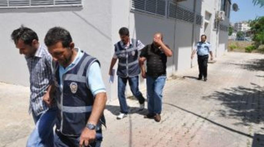 Korsan Taksiyle Turistin Parasını &Ccedil;alan İki Kişi Yakalandı