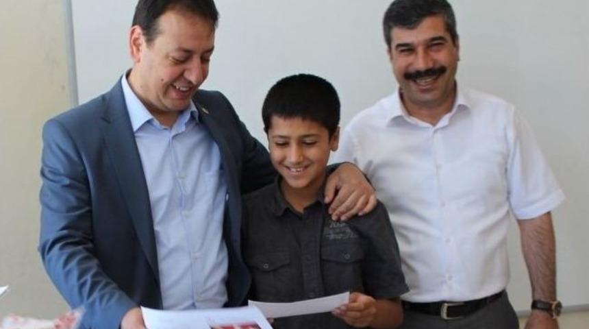 Samsat Kaymakamı &Ouml;ğrencilerin Karne Heyecanını Paylaştı