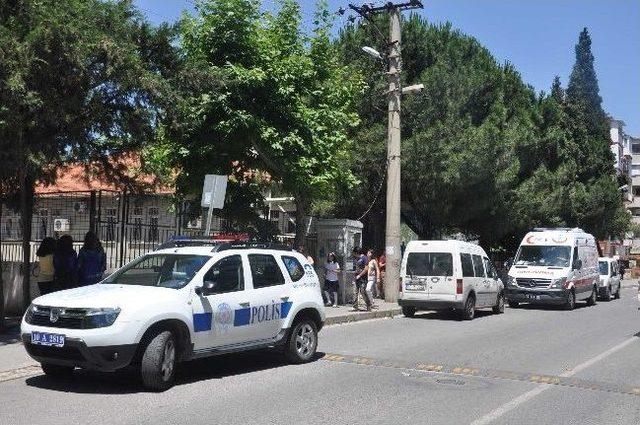 Öğrenciler Arasında Bıçakla Kavga İddiası Polisi Alarma Geçirdi