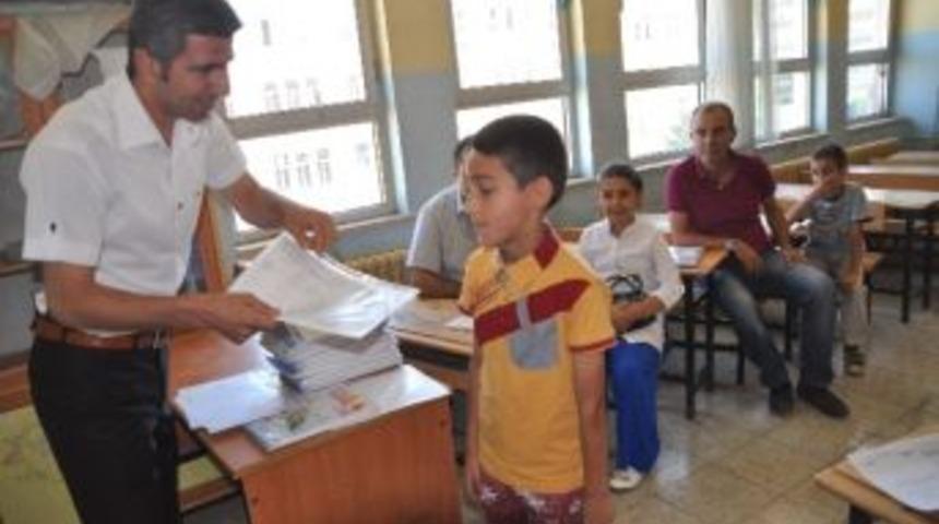 Viranşehir'de 60 Bin &Ouml;ğrenci Karne Aldı