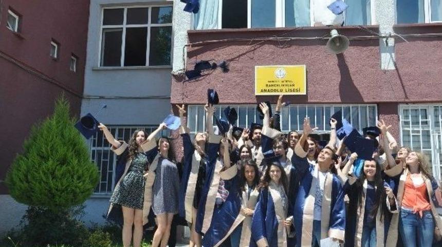 Balıkesir'de Mezuniyet Ve Karne Sevinci