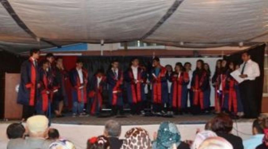 Serdaroğlu Ortaokulundan Mezuniyet Gecesi