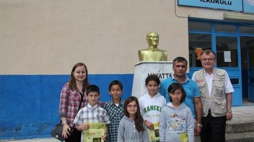 Mustafa &Ouml;zt&uuml;rk &Ouml;d&uuml;lleri Dağıtıldı