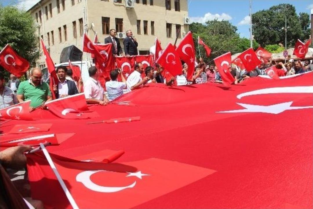 Sivil Toplum Kuruluşlarının Bayrak Tepkisi