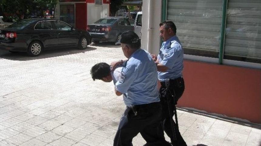 Eski İşyerini Yakmaya &Ccedil;alıştı