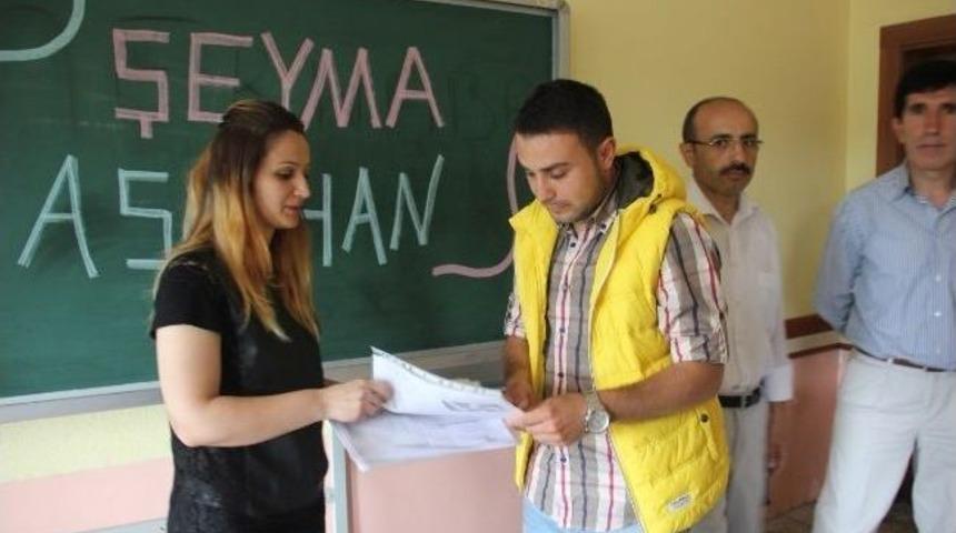 Kazada &Ouml;len Liseli Şeyma&rsquo;nın Takdirlik Karnesini Kuzeni Aldı