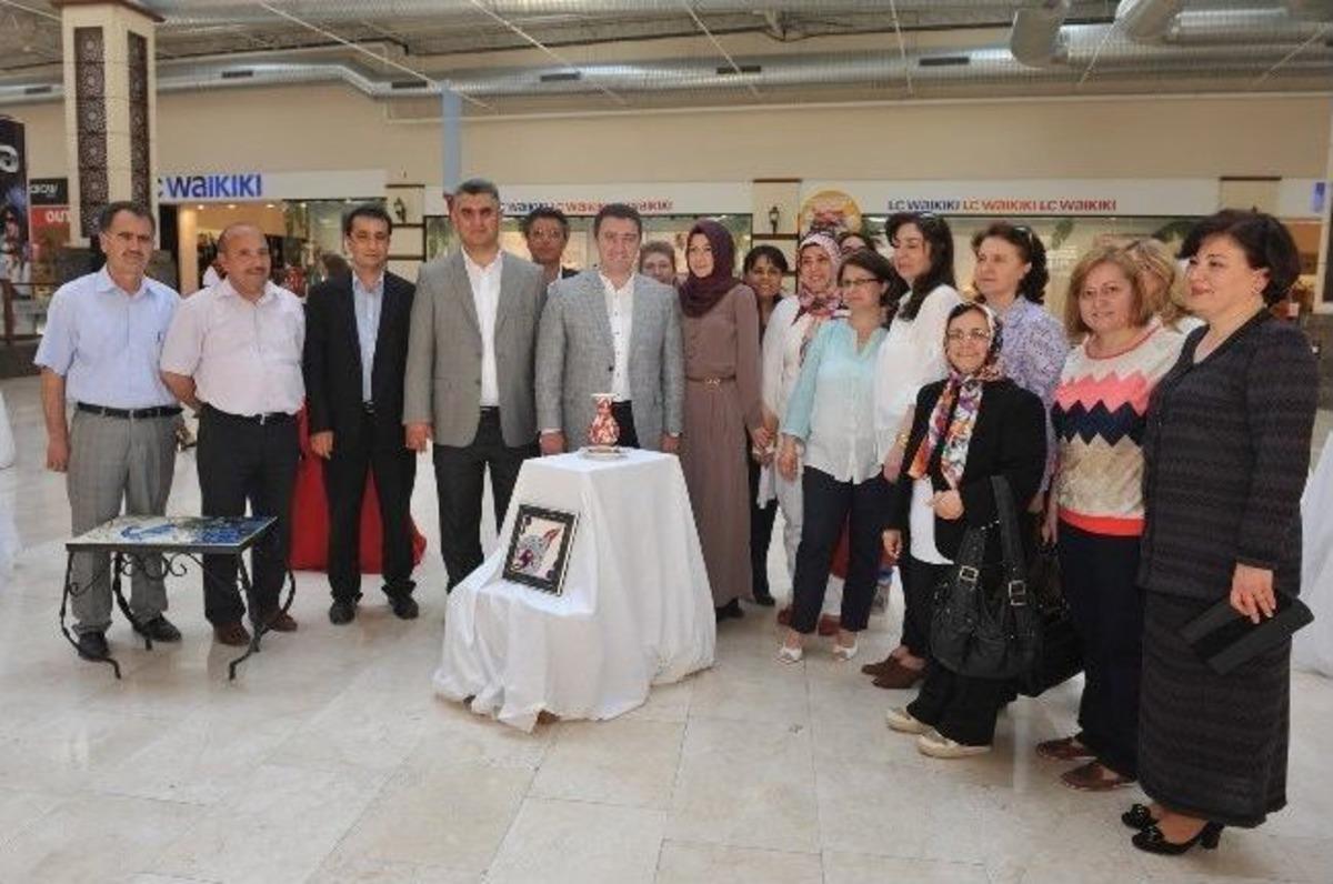 Boz&uuml;y&uuml;k'te El Sanatları Sergisi