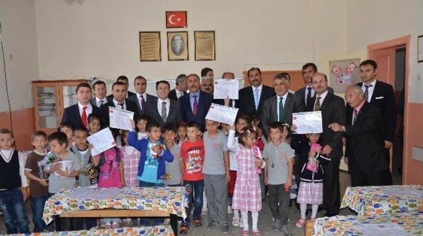 Vali Akdemir Karne &Ccedil;ocukların Karne Sevincine Ortak Oldu