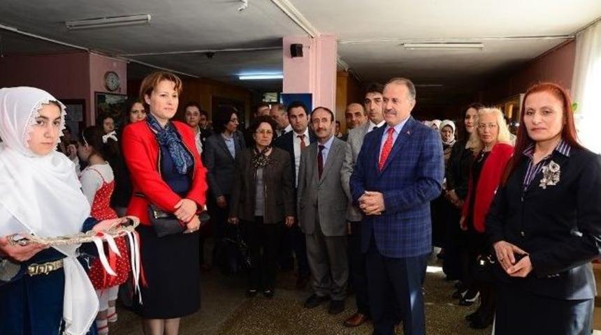 Kız Meslek Lisesinde Yılsonu Sergisi