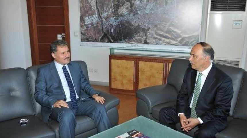 Rekt&ouml;r &Ccedil;elik&rsquo;ten Başkan &Ccedil;akır&rsquo;a Ziyaret