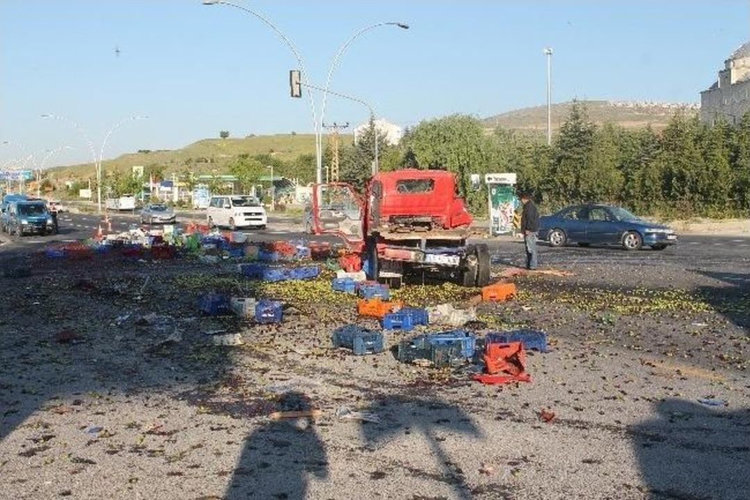 Başkent&rsquo;te Feci Kaza: 2 &Ouml;l&uuml;, 43 Yaralı