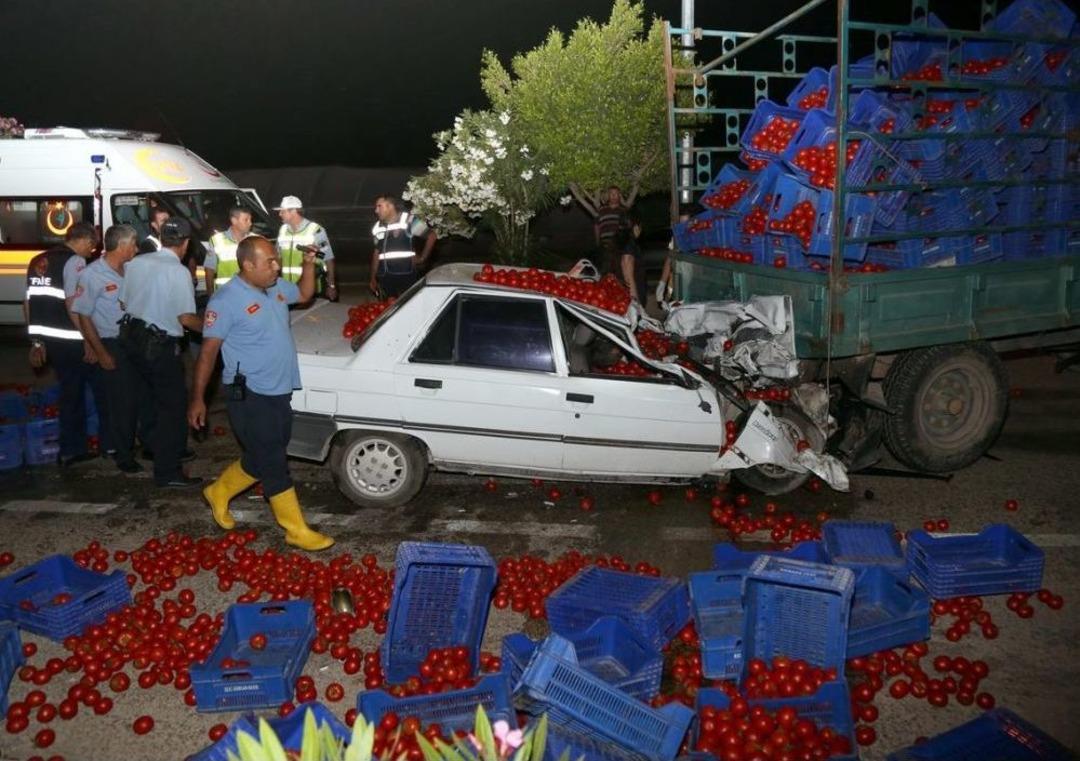 Antalya'da Trafik Kazası: 1 &Ouml;l&uuml;, 1 Yaralı