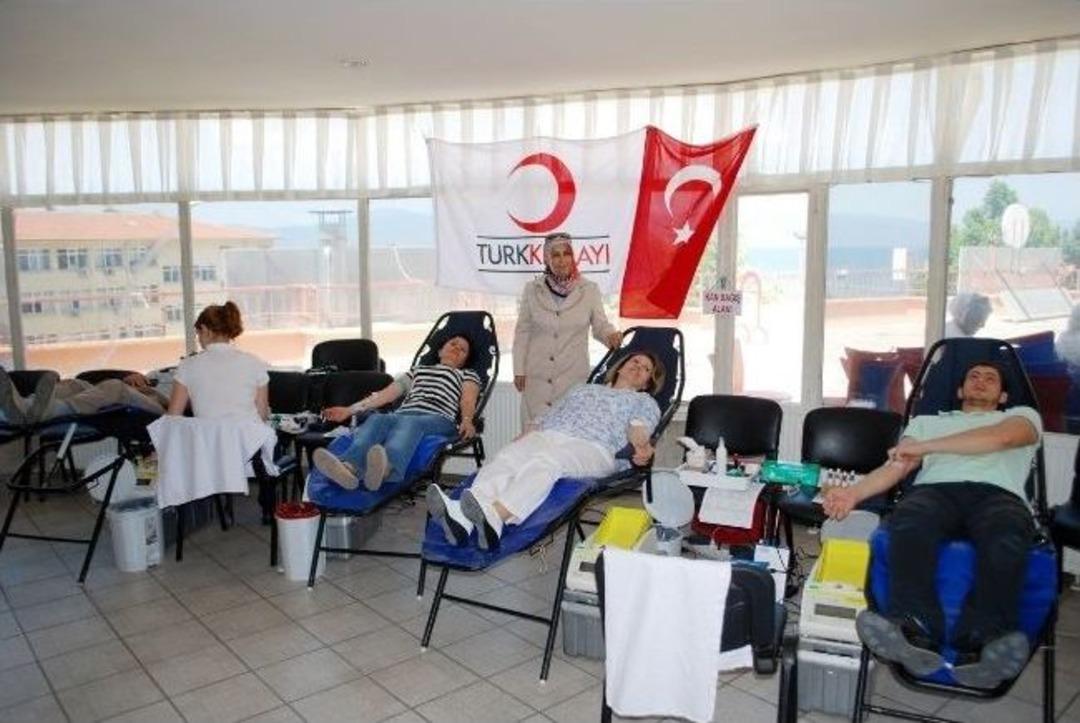 Ak Partili Kadınlar Mudanya&rsquo;da Kan Verdi