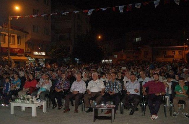 Lapseki'de Halk Oyunları Şöleni