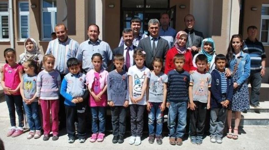 Başkan Erdoğan'dan Başarılı &Ouml;ğrencilere Altın