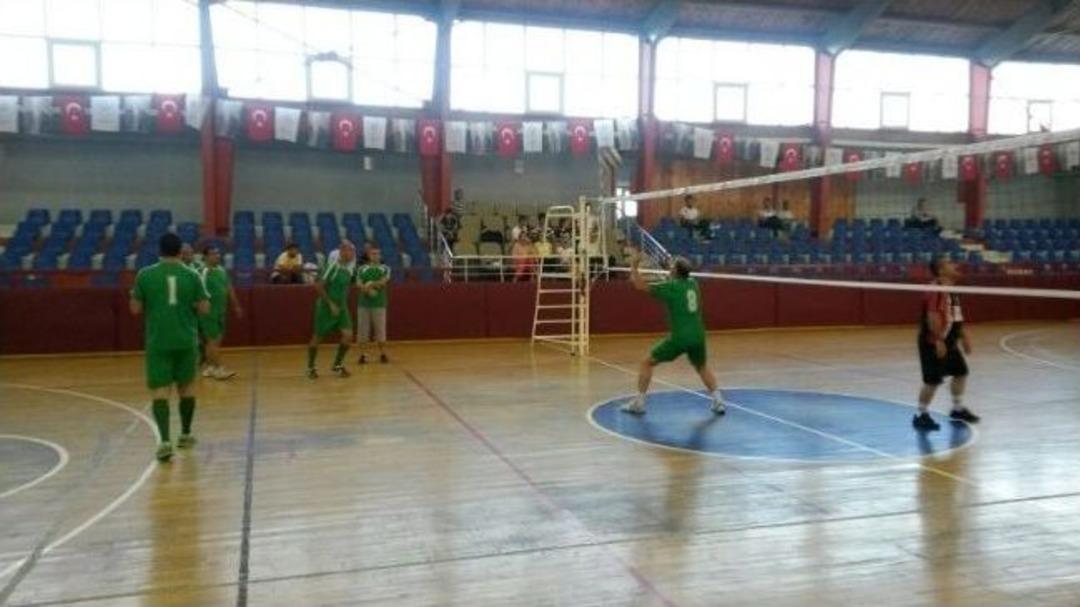 Ak&ccedil;akocalı Kurumlar Voleybol Turnuvasında